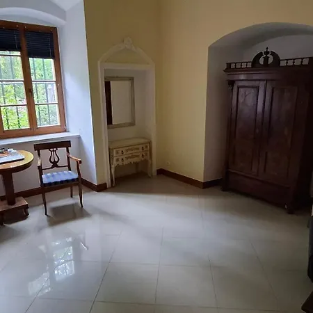 Palac Ksiazecy We Wleniu Rezort